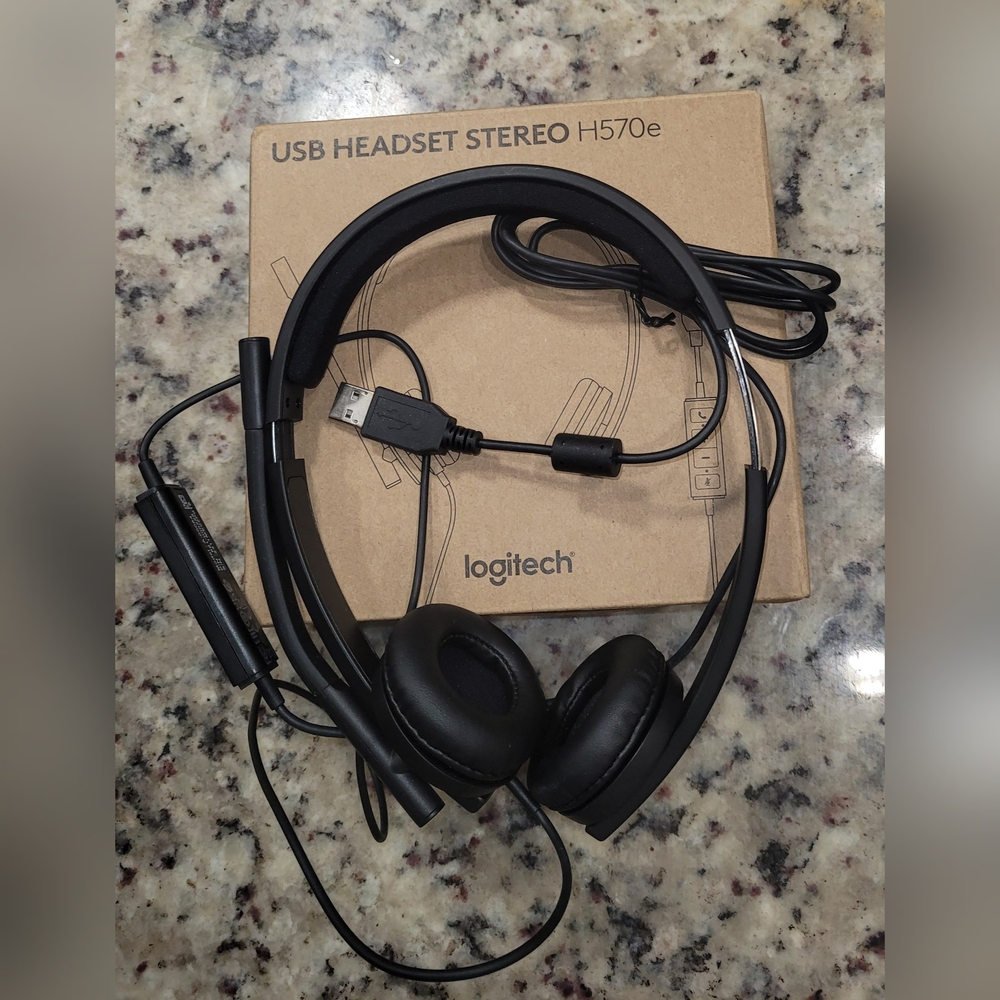 Logitech H570e USB Headset in Black
